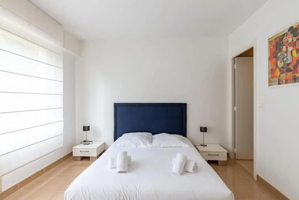 Appartement Superbe 3 Pieces Avec Piscine Et Tennis Cannes