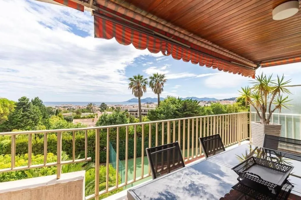 Superbe 3 Pieces Avec Piscine Et Tennis Cannes